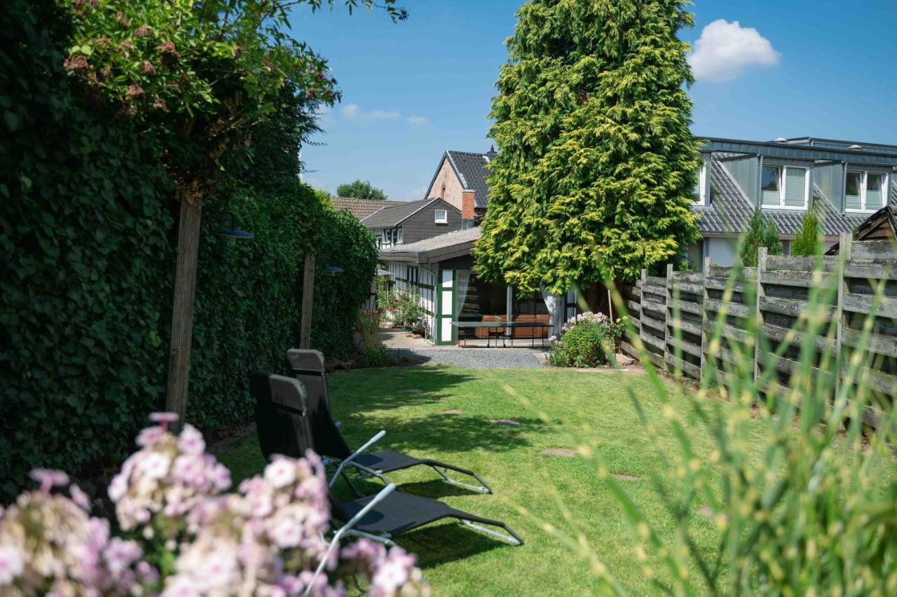 Sommerliches Fachwerkhaus im Herzen Nideggens Exterior foto